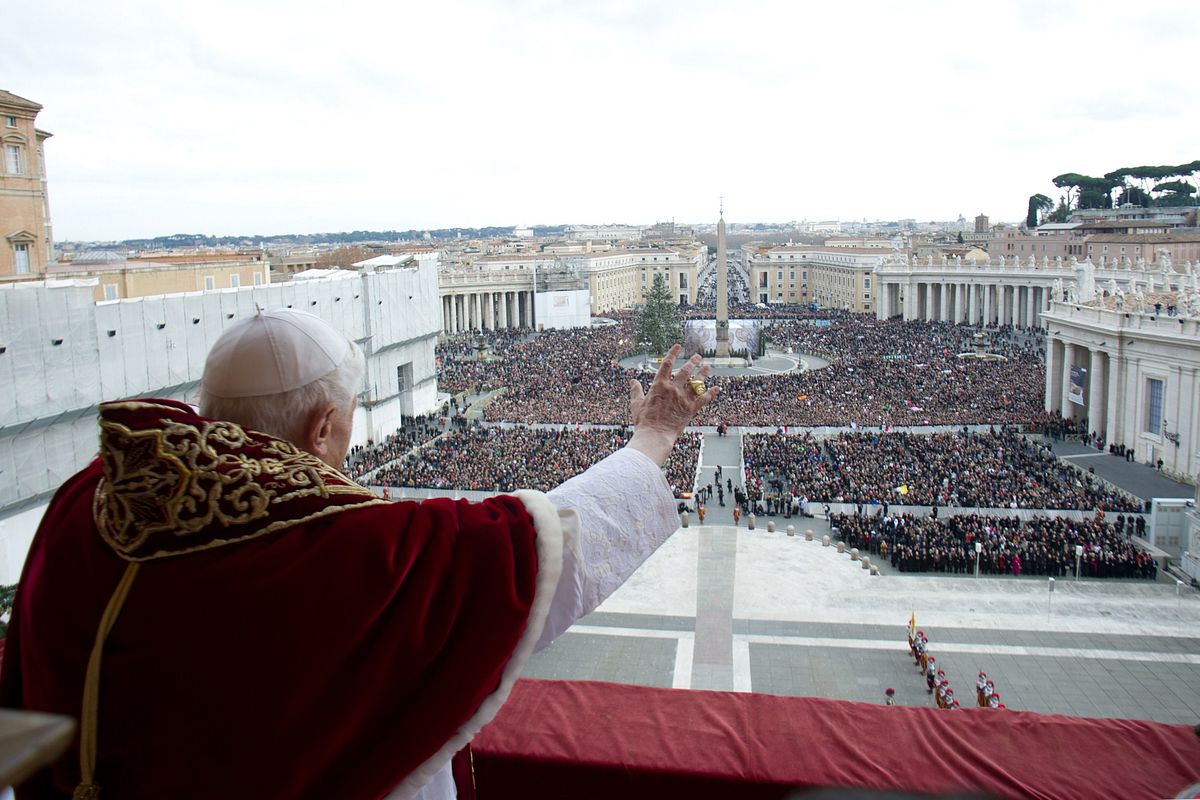 Пророчества ватикана. Папа Римский на балконе собора Святого Петра. Ватикан папа Римский. Папа Римский на балконе. Ватикан папа Римский фото.