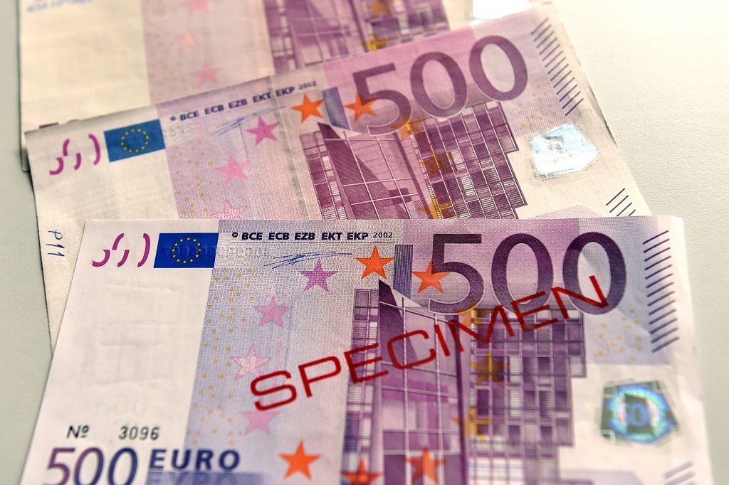 500 евро купить. Банкноты евро 500. Купюра 500 евро. 500 Евро купюра 2002. Как выглядит 500 евро.