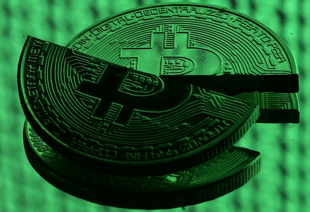 Kavet - Kur ieguldīt naudu gadā? Kas ir Bitcoin daļa?